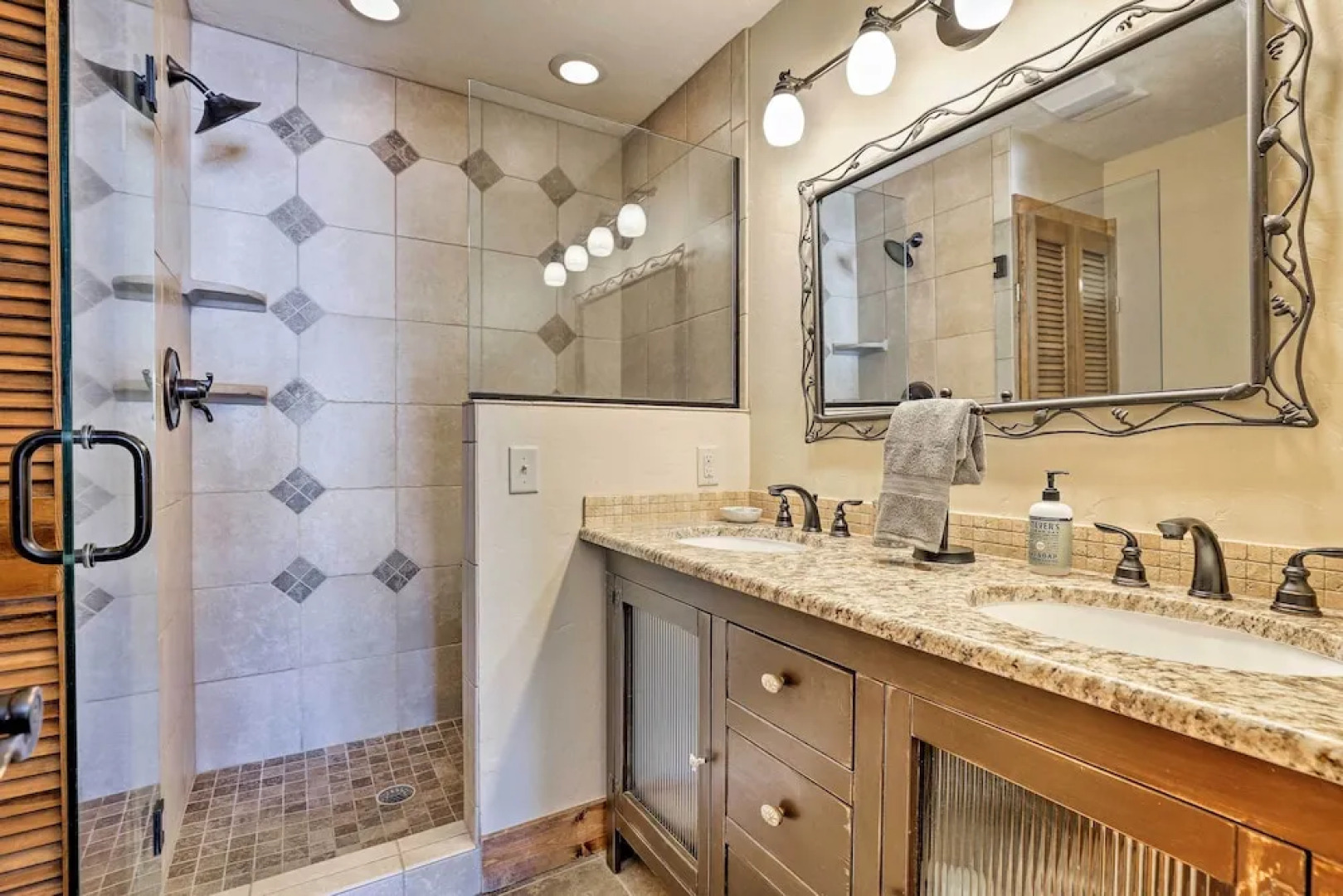 Spacious Grand Lake Cabin w/ Hot Tub & Deck