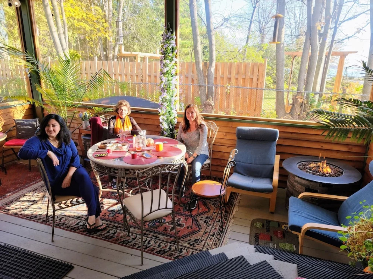 Kokomo Inn - Tropical Riverfront B&B