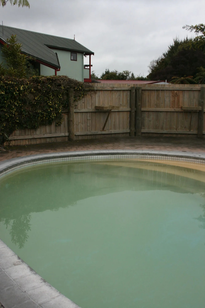 Smoke Lake Hot Springs Lodge and Camp