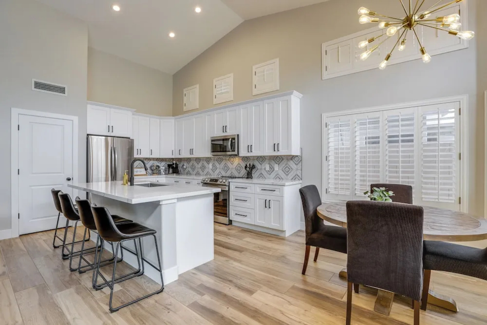 Heated Pool, 2 Mi to Dtwn: Central Peoria Home!