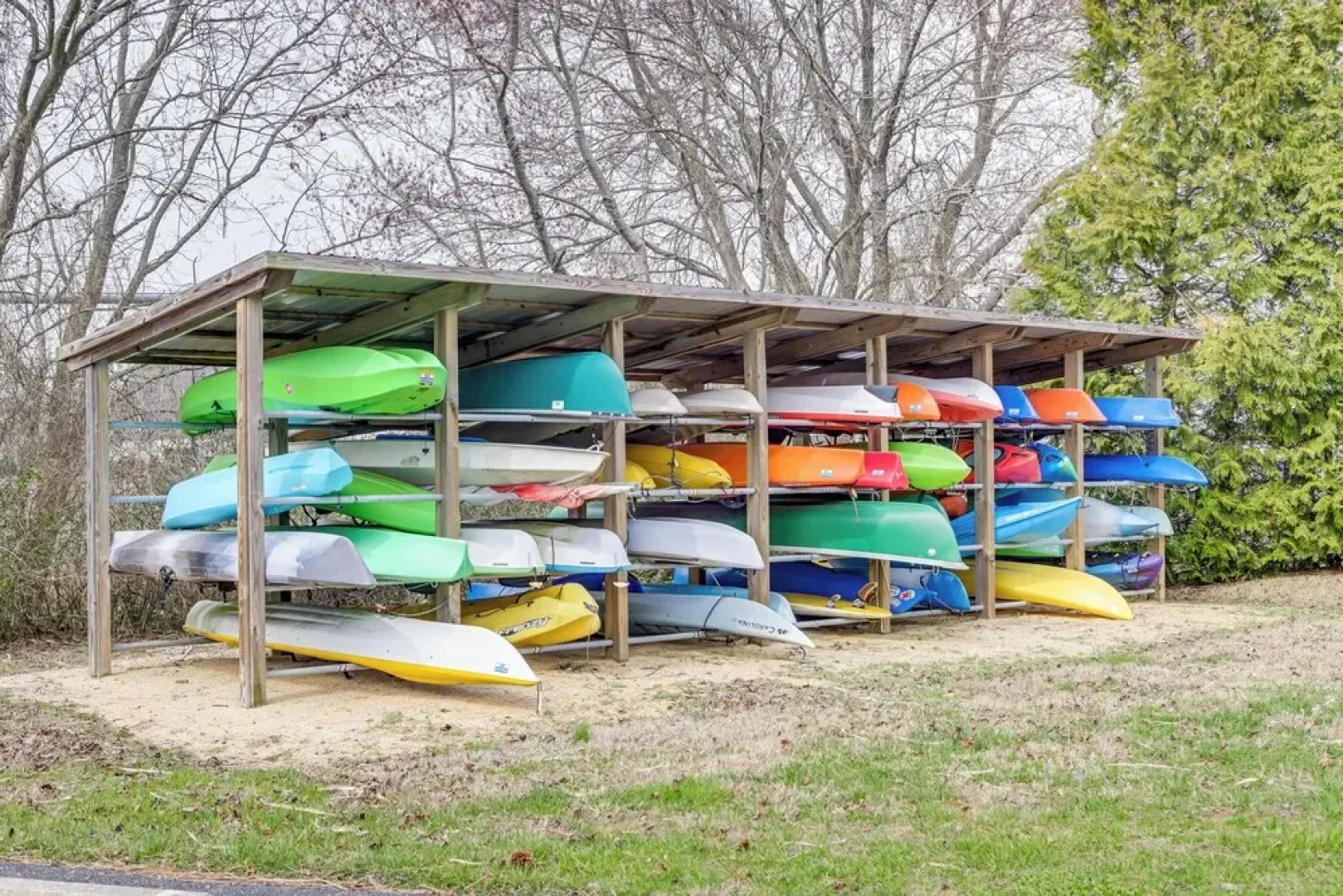 Porch & Water Views: Getaway in Mallard Lakes