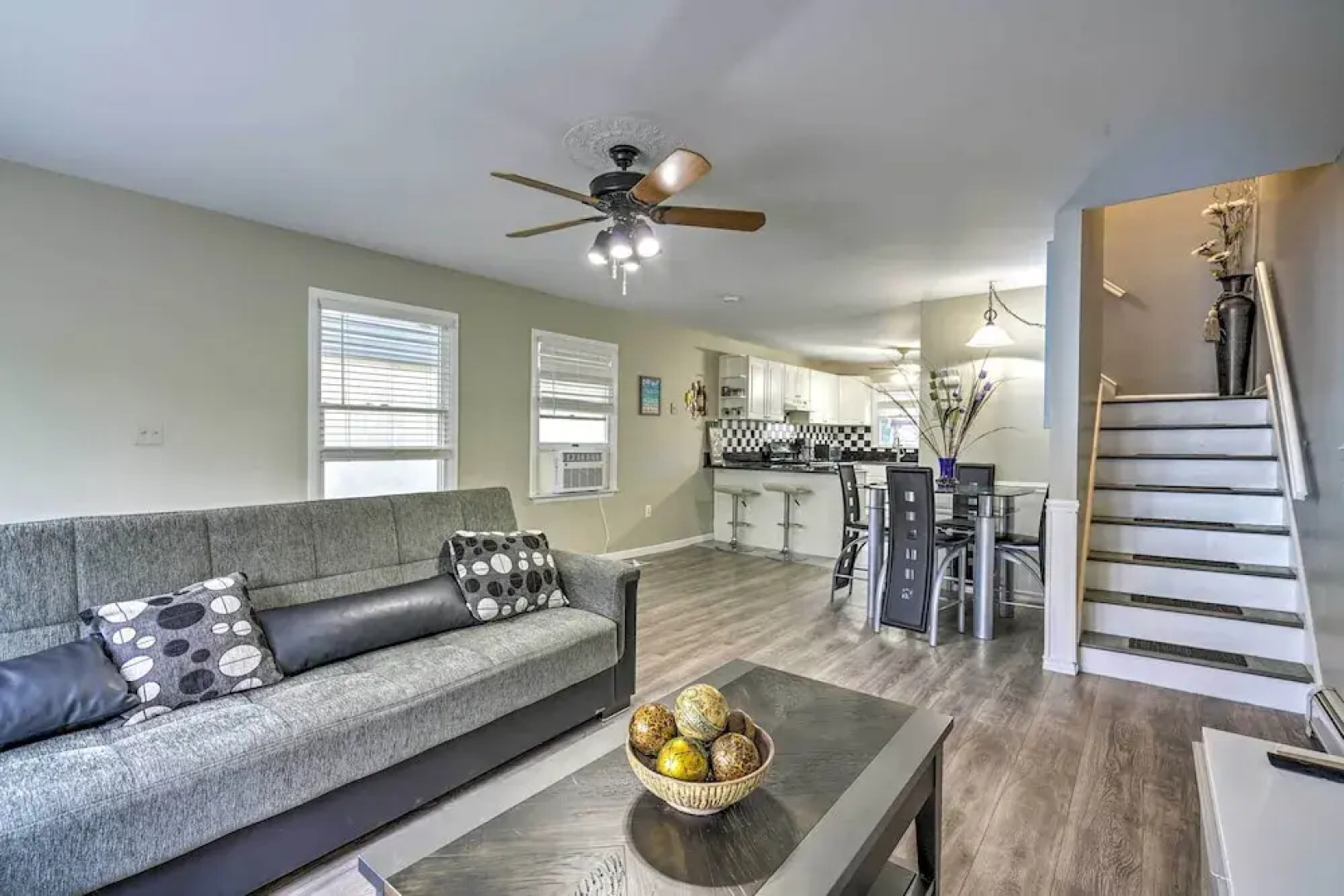 Family-friendly Keansburg Home: Walk to Beach!