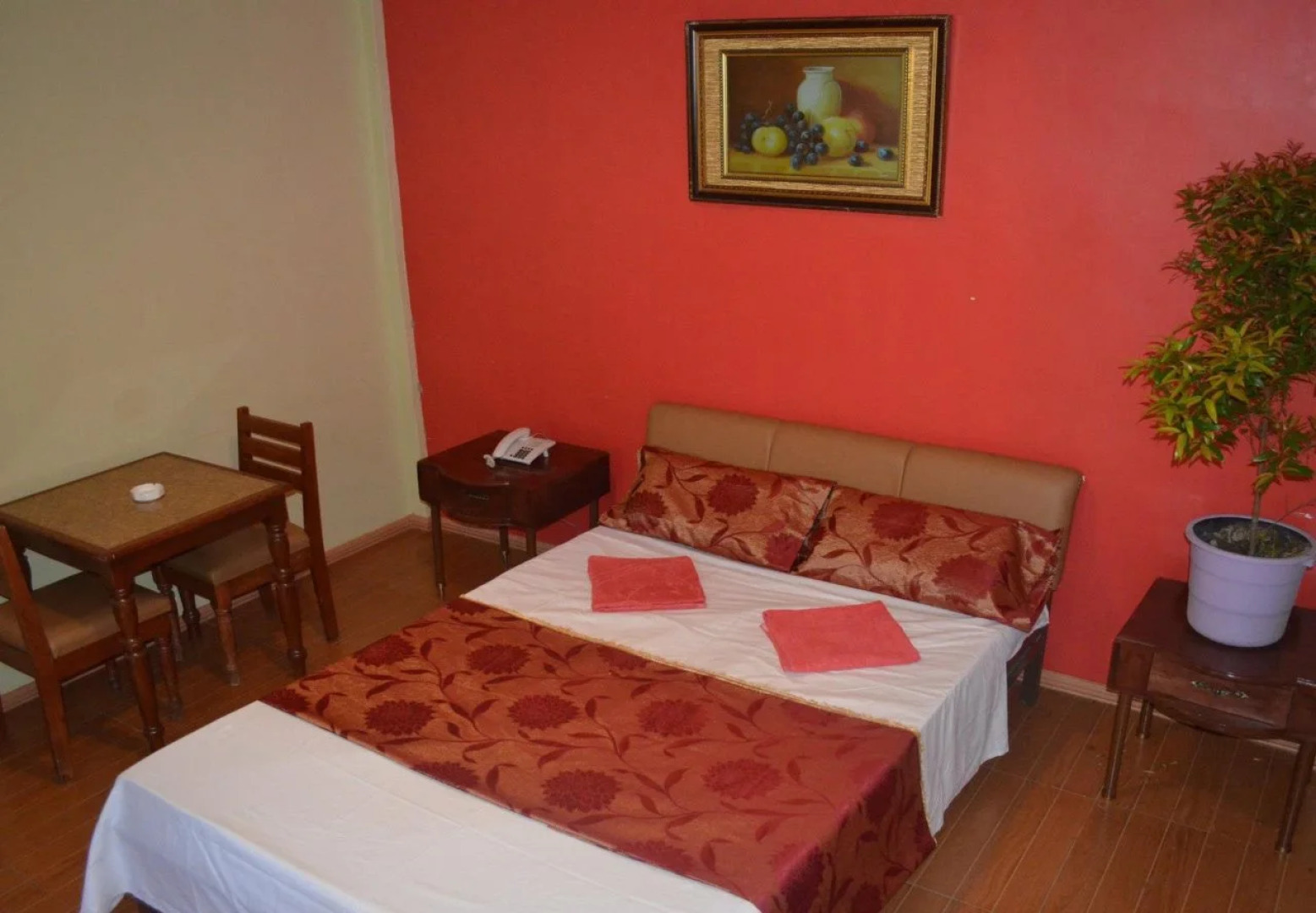 Rainbow Romanz Garden Inn