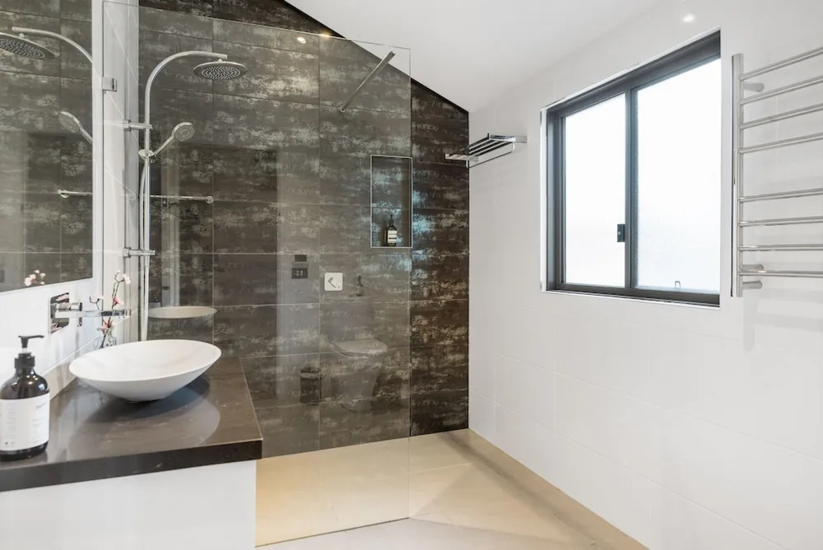 Your Luxury Escape - Midgen Flat