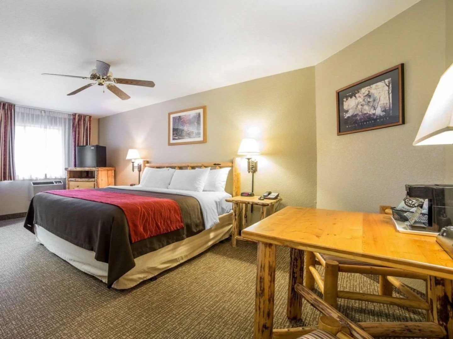 Antler Lodge - Gardiner MT