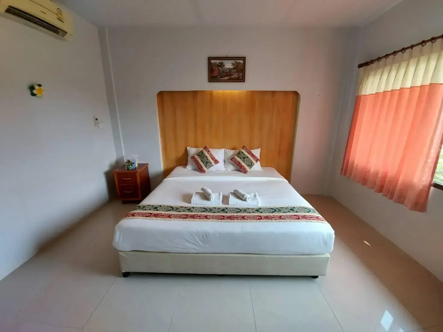 Tanaosri & Creekside Resort