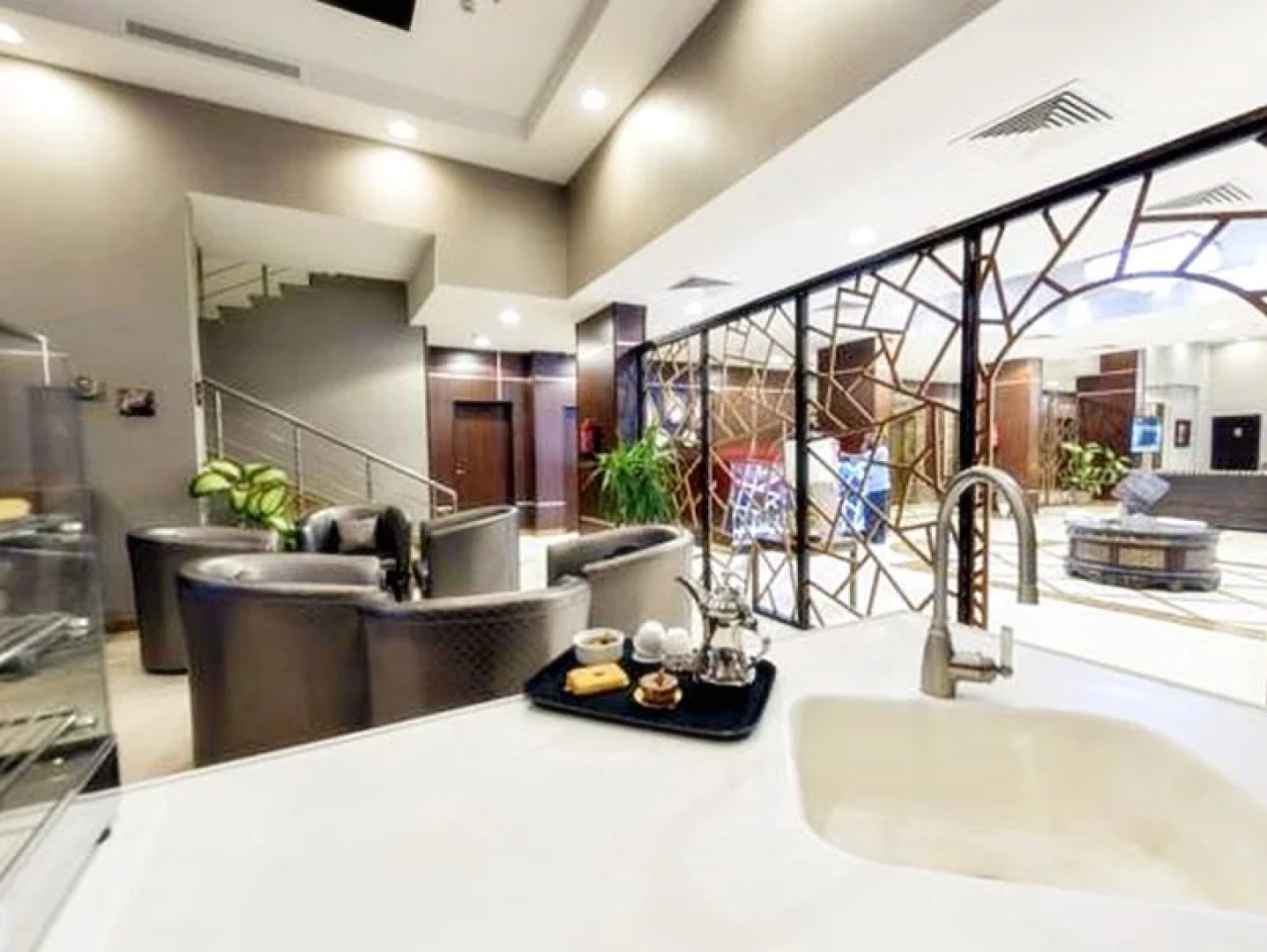 Western Beauty Hotel Suites