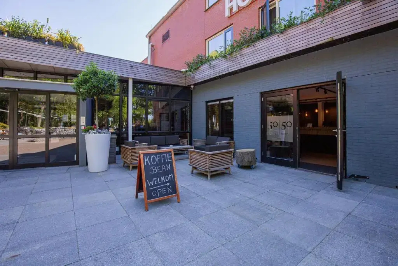 50/50 Hotel Belmont
