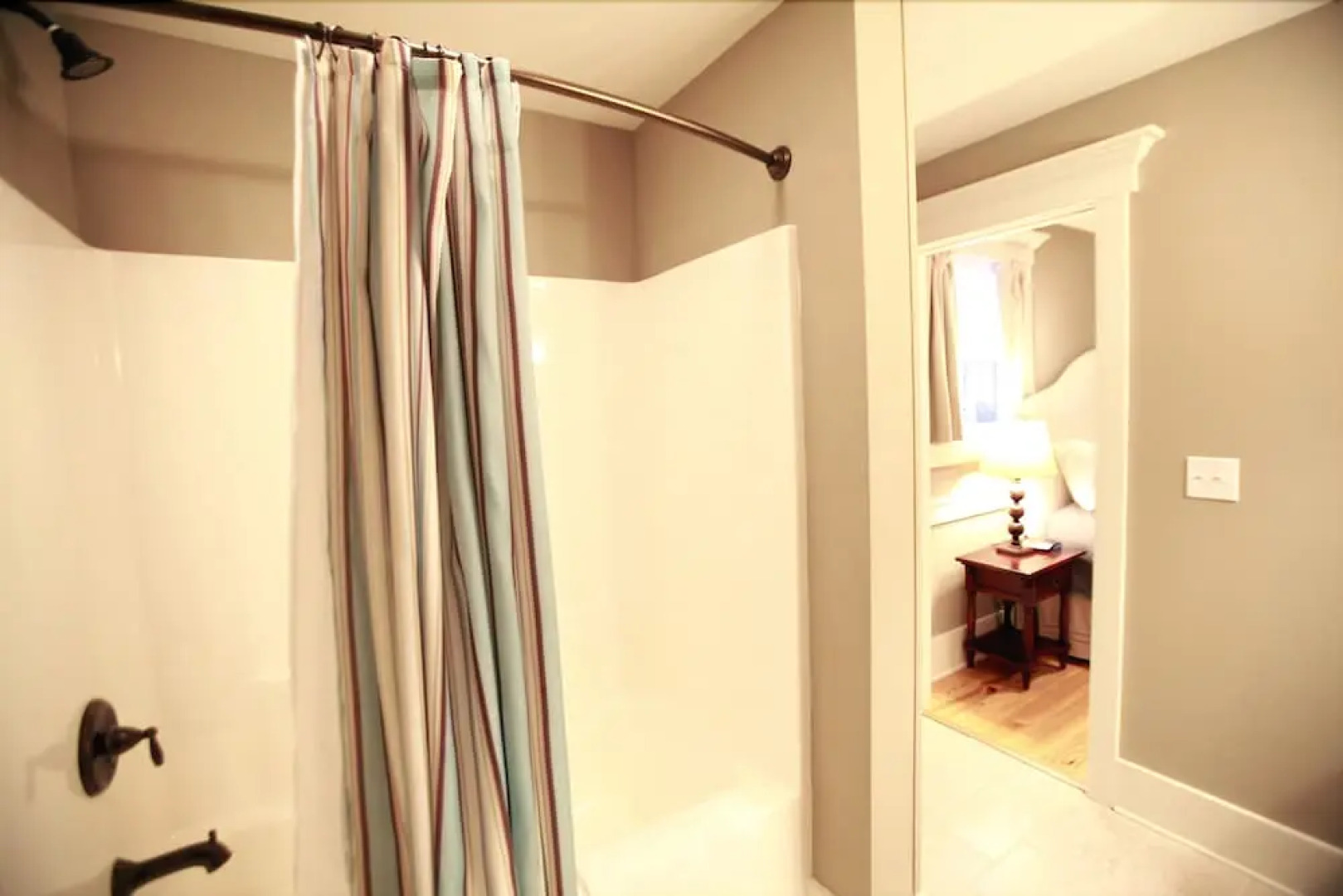 229 King Luxury Suites