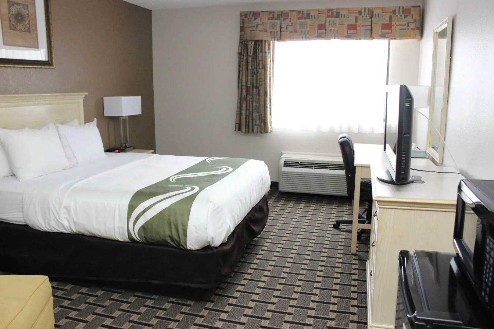Quality Inn & Suites Detroit Metro Airport