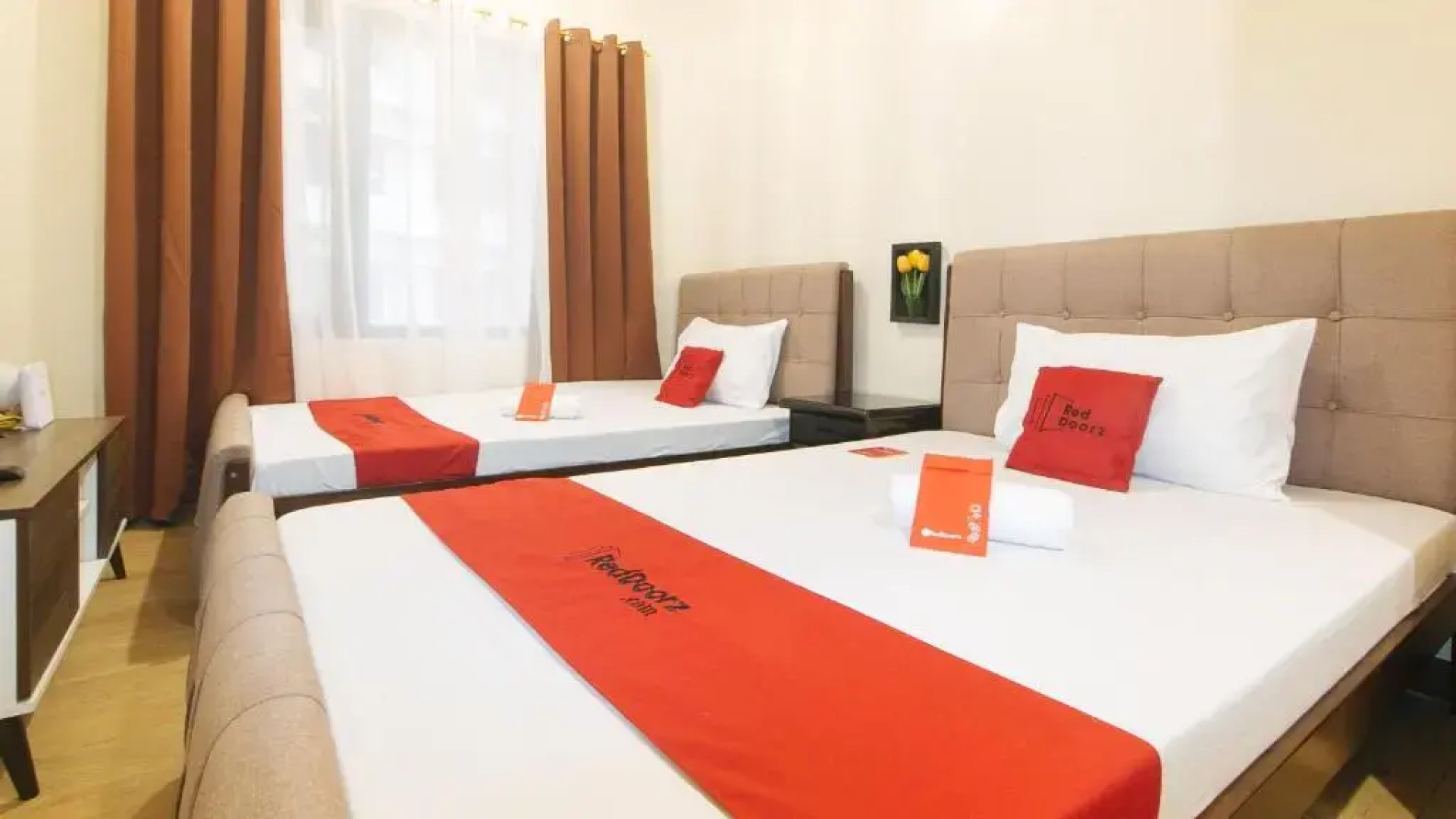 RedDoorz Premium @ Paseo Verde Las Pinas