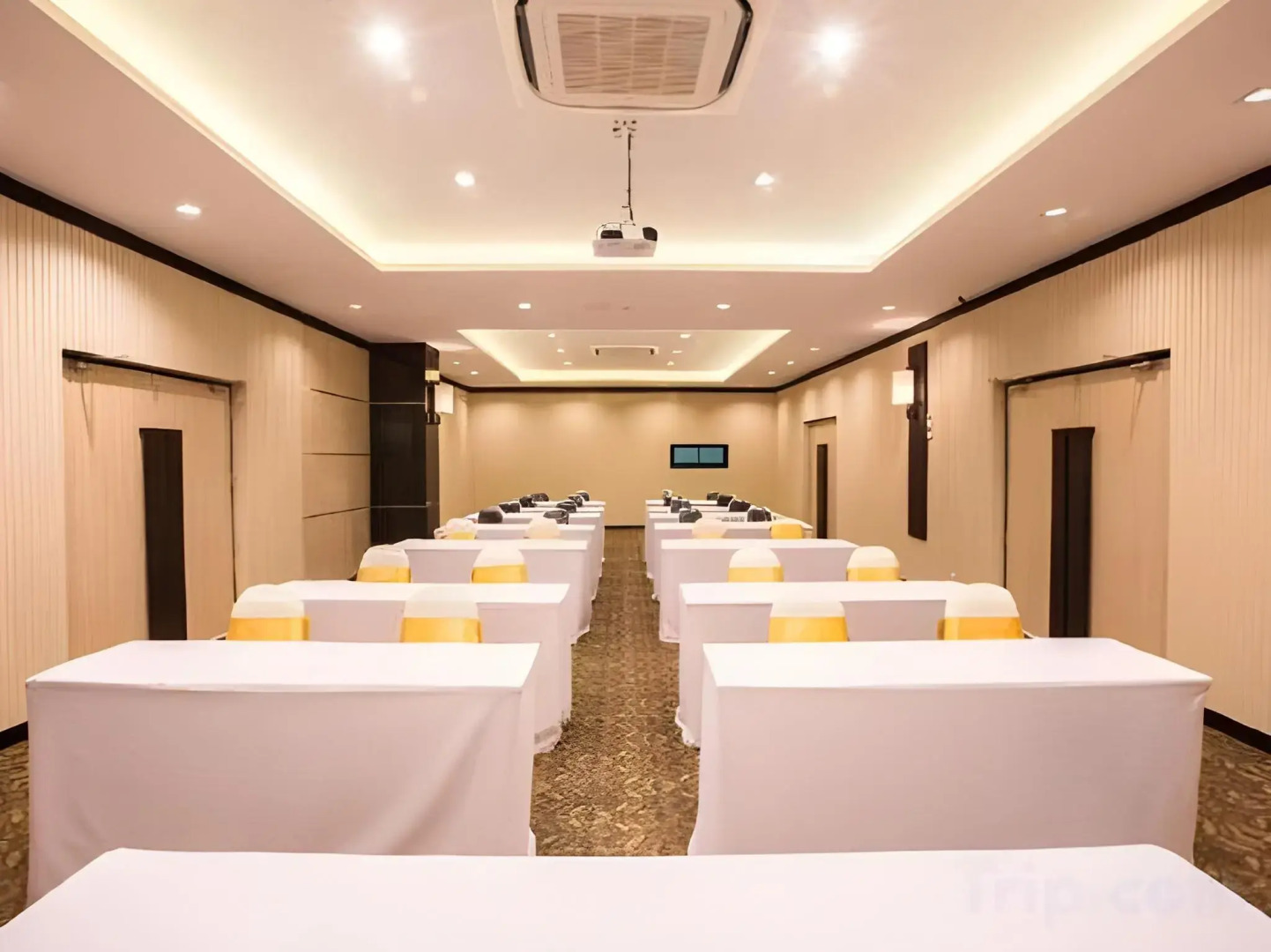 L Hotel