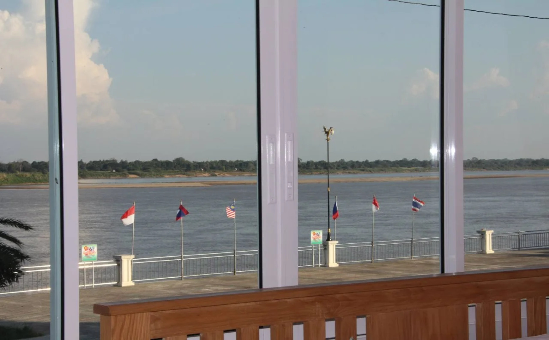 Thatphanom River View Hotel