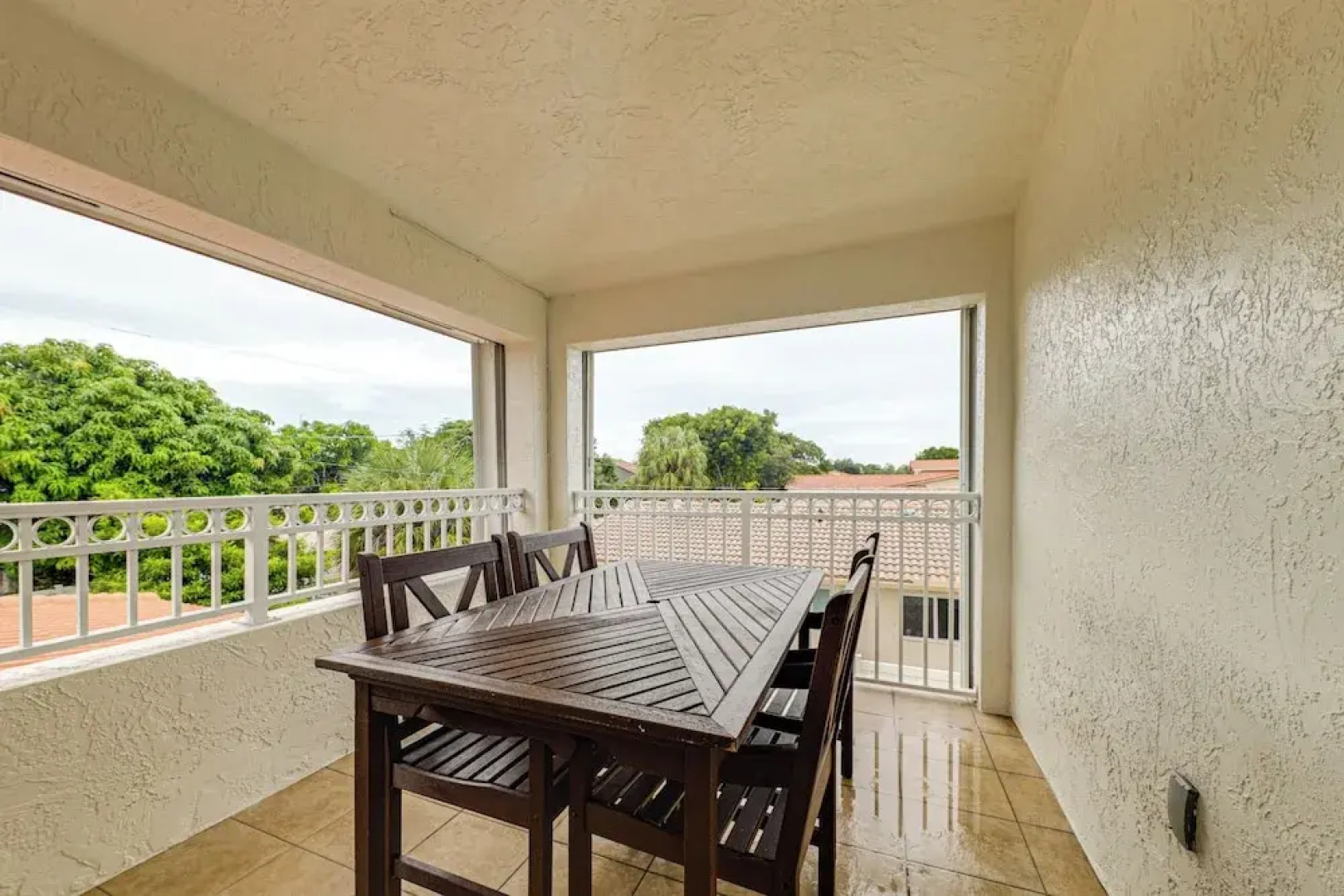 Swim, Barbecue & Game: Home 4 Mi to Pompano Beach!