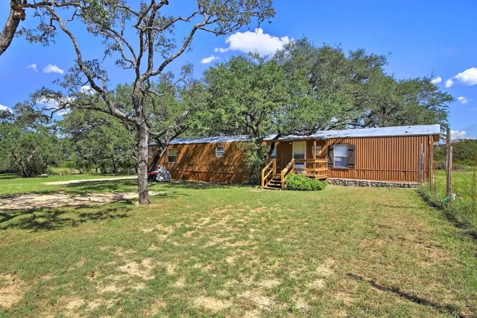 Quiet Utopia Cabin w/ Deck & Mountain Views!