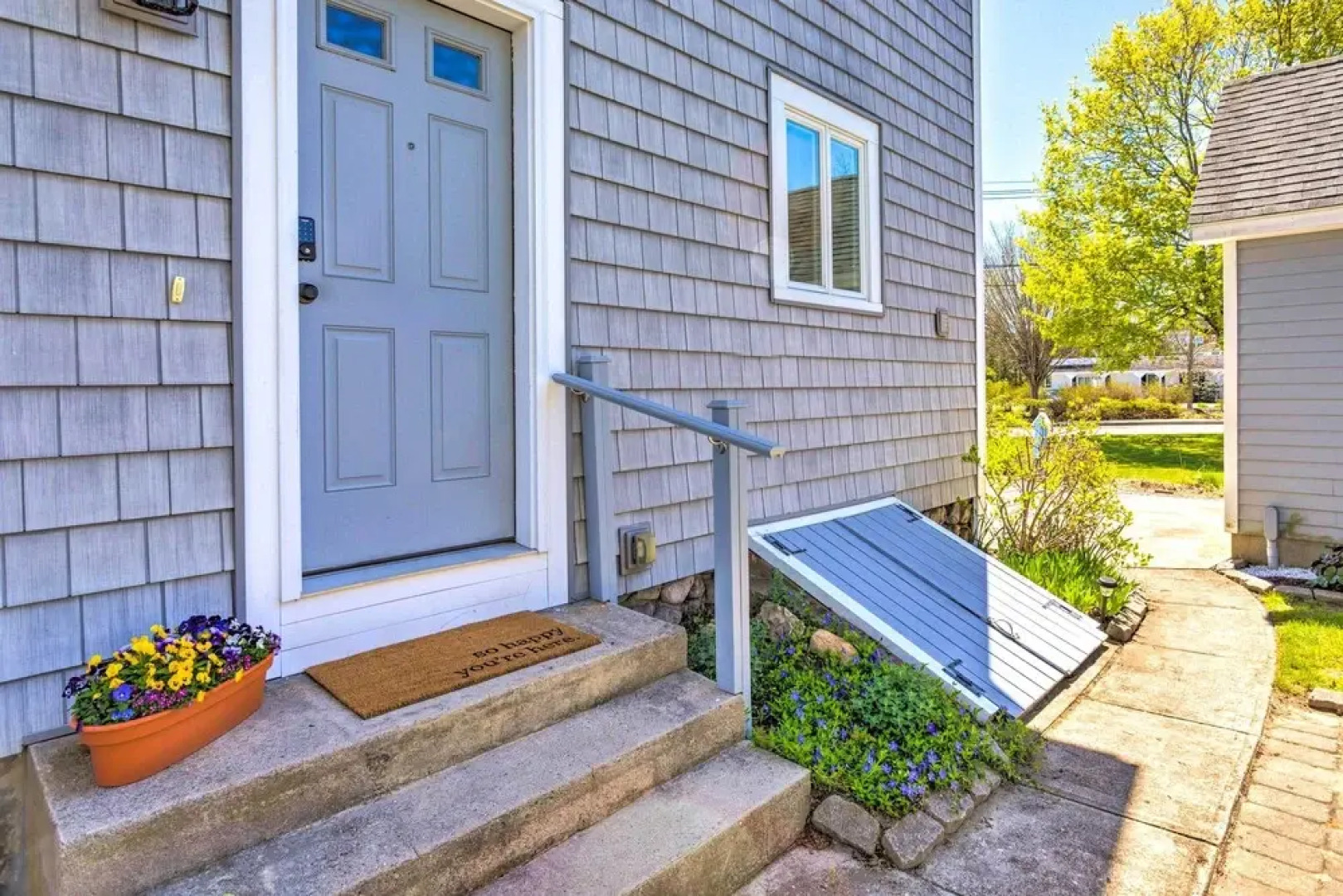 Mystic Refuge w/ Patio < 1 Mi to Downtown!