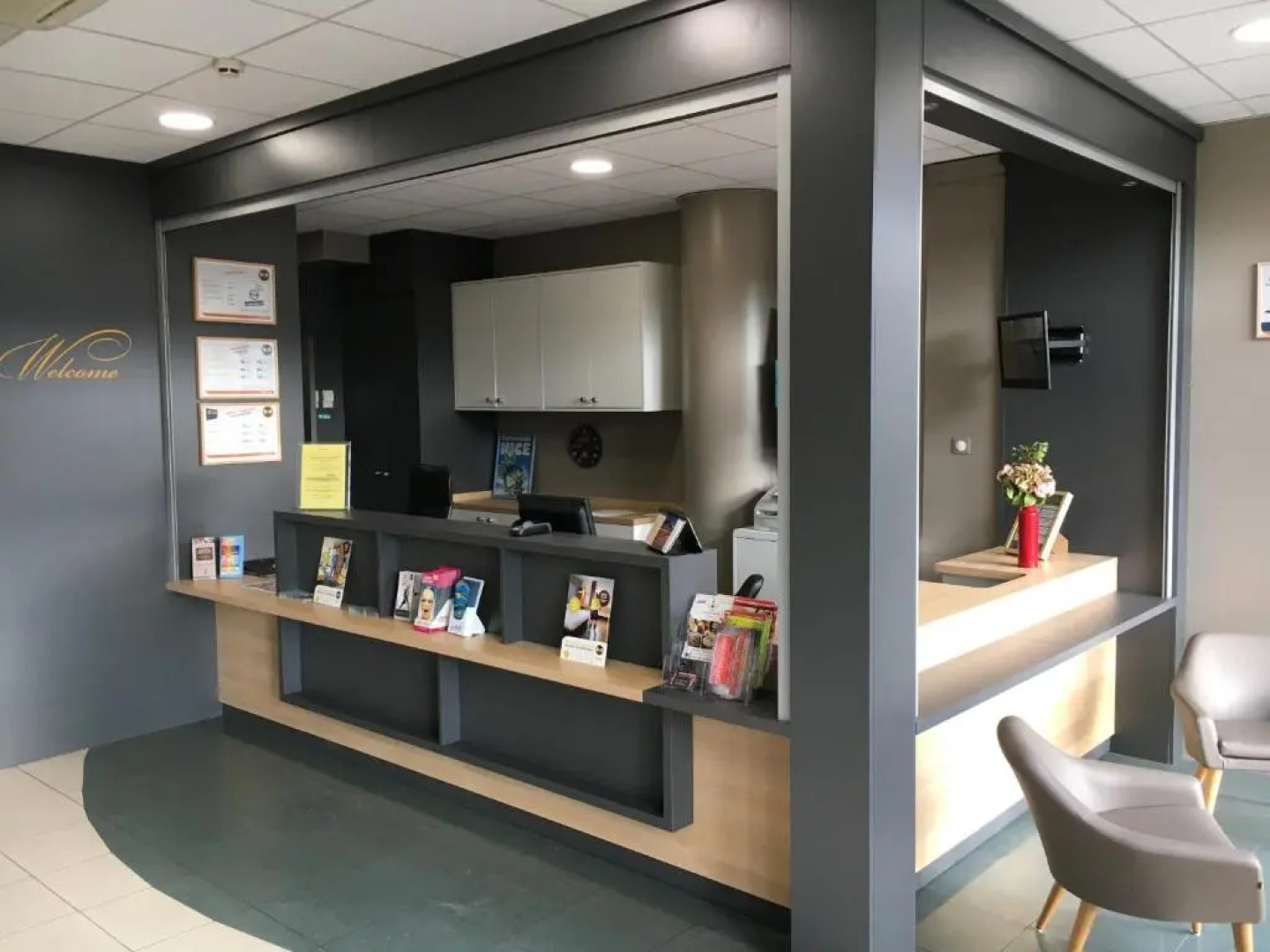 B&B HOTEL Villeneuve-Loubet Village