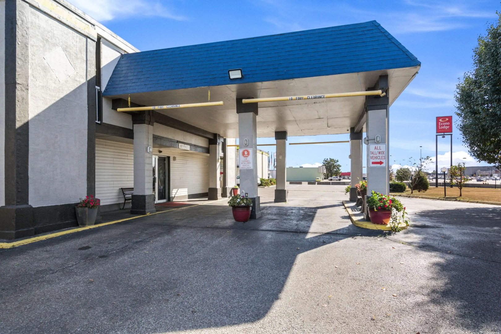 Econo Lodge Inn & Suites