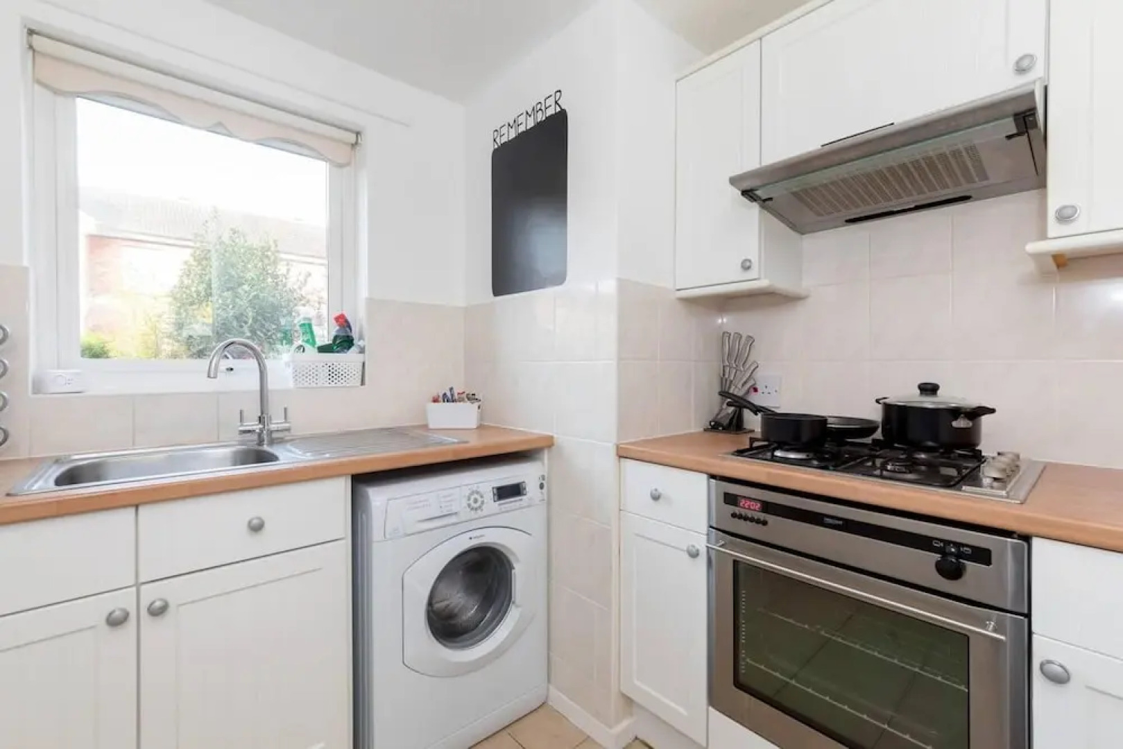 Cosy 2BR Home Near Milton Keynes Centre