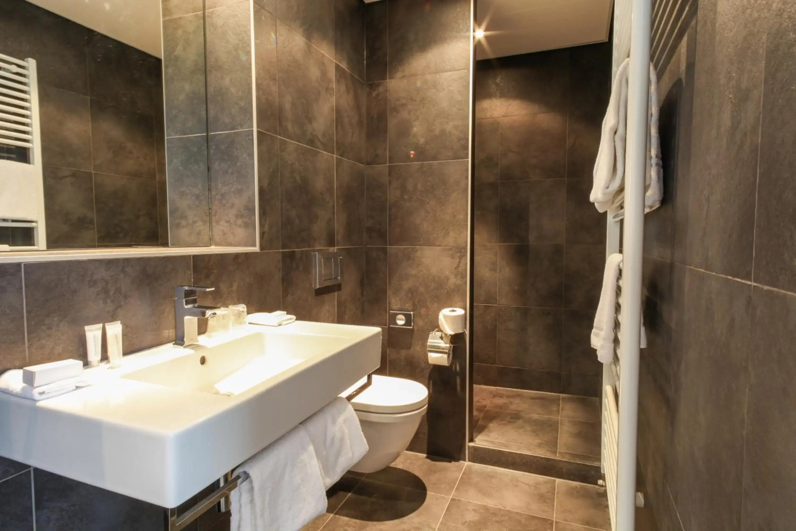 Post-Plaza Hotel & Grand Café