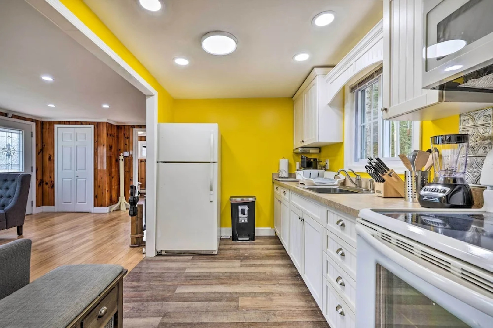 White Haven Lakeside Home w/ Kayaks & Fireplace!