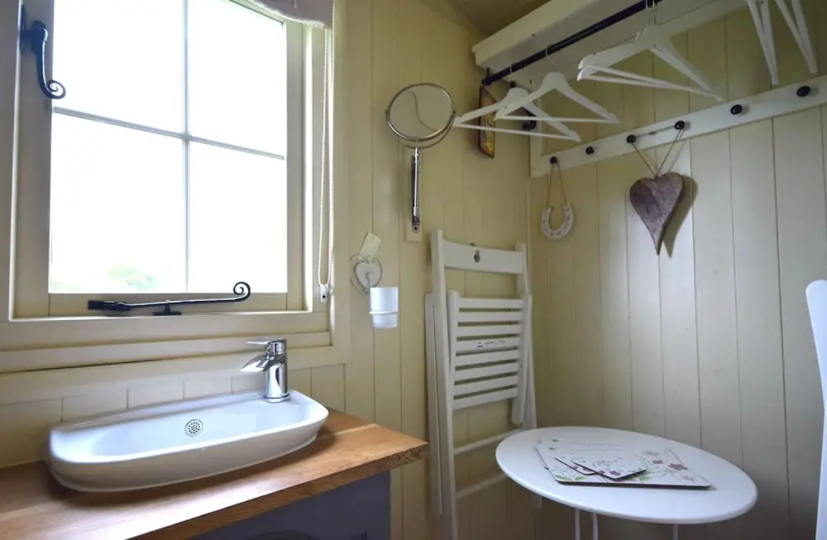 Keepers Cosy, Shepherds Hut , Alresford 491853