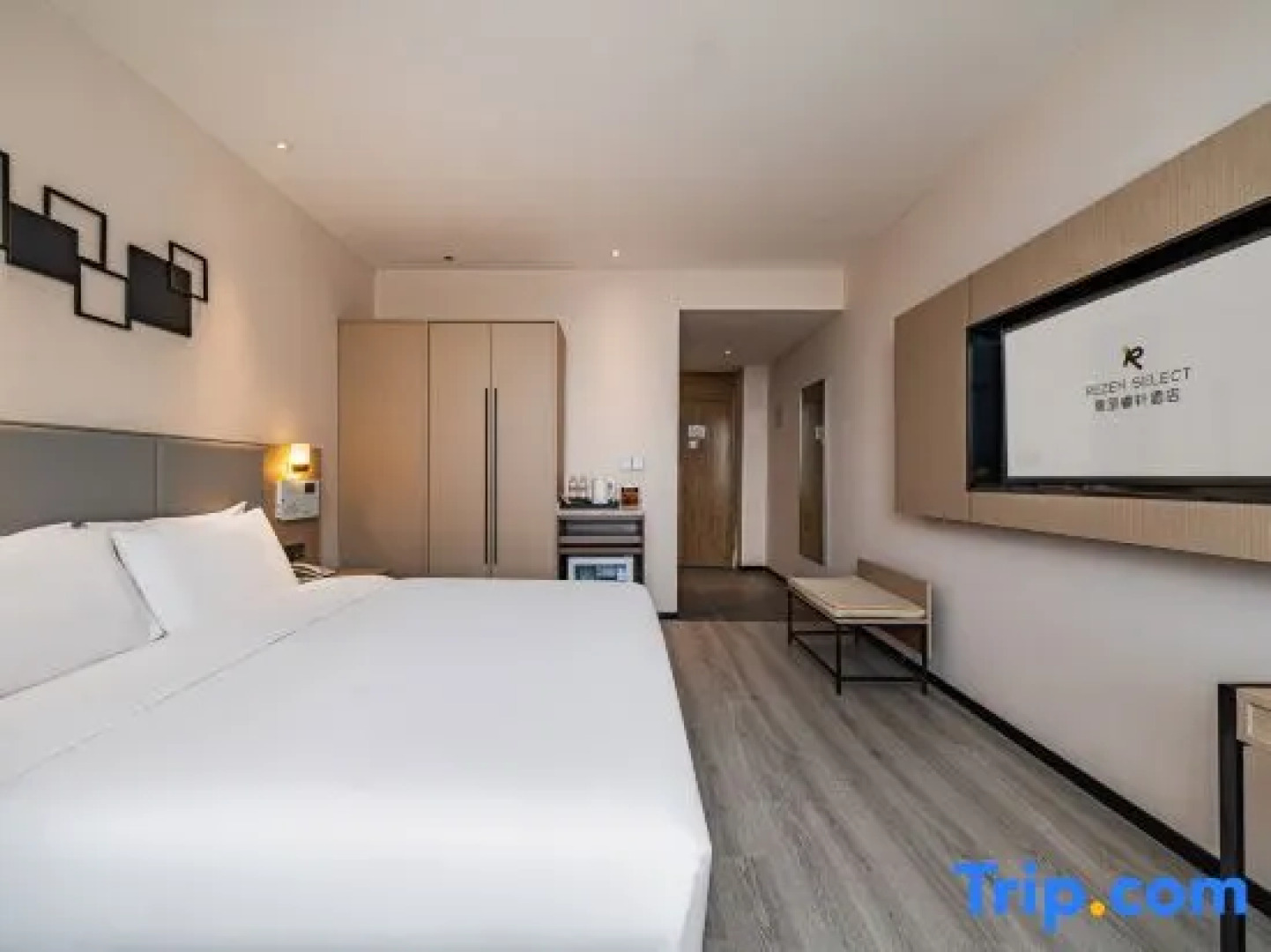 Rezen Select Hotel (Chaka Salt Lake)