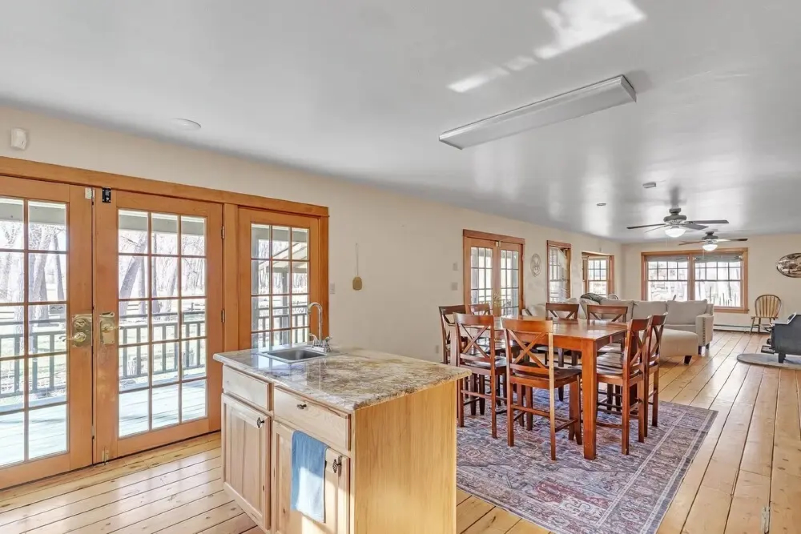 Charming Country 4br Retreat With Riverfront Views 4 Bedroom Cabin