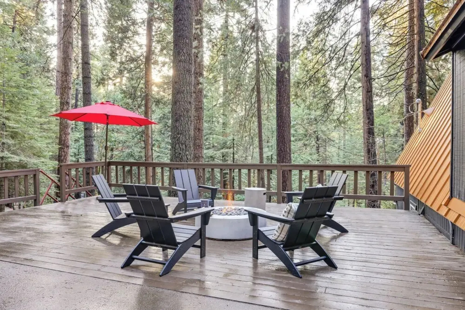 3 Mi to Calaveras Big Trees: Cabin w/ Fire Pit!