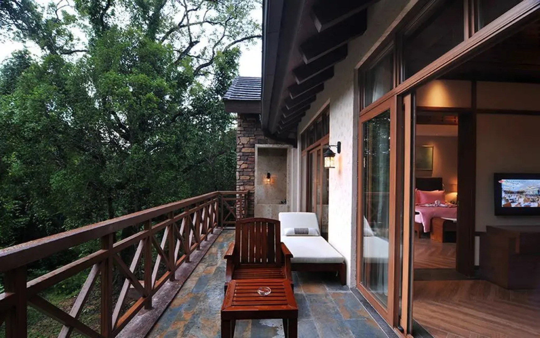 Wuzhishan Yatai Rainforest Resort Hotel