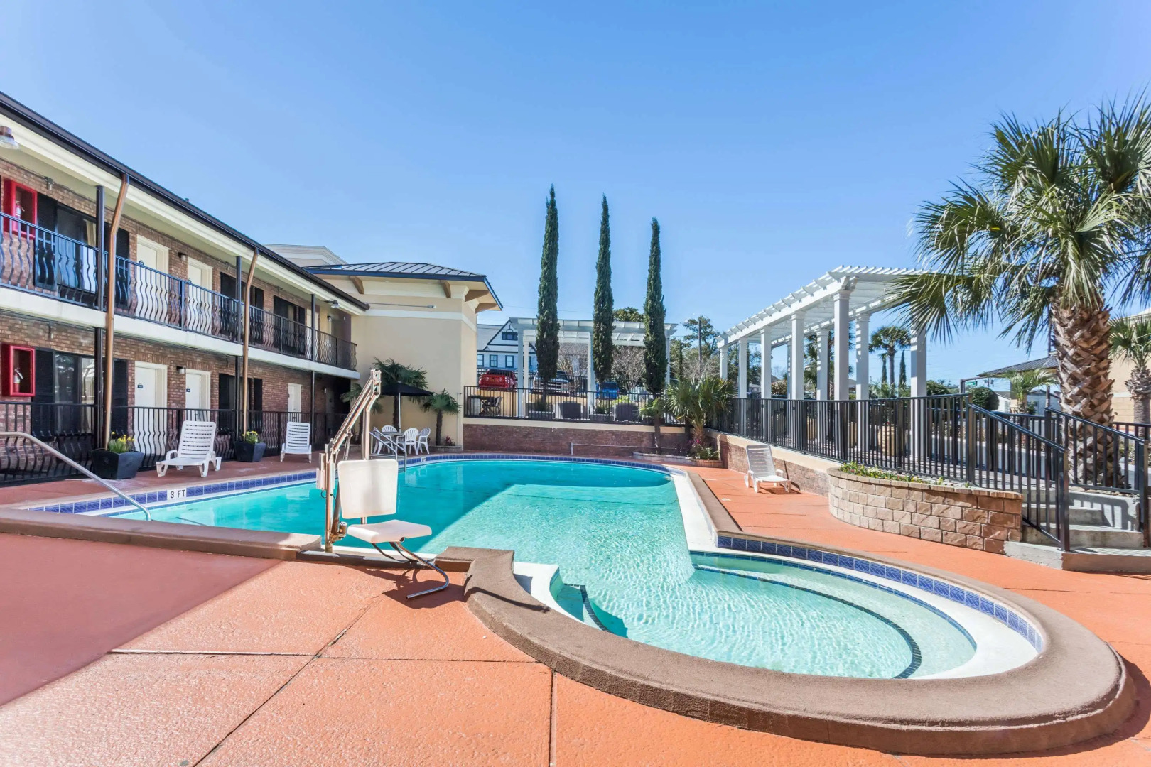 Days Inn by Wyndham Pensacola - Historic Downtown