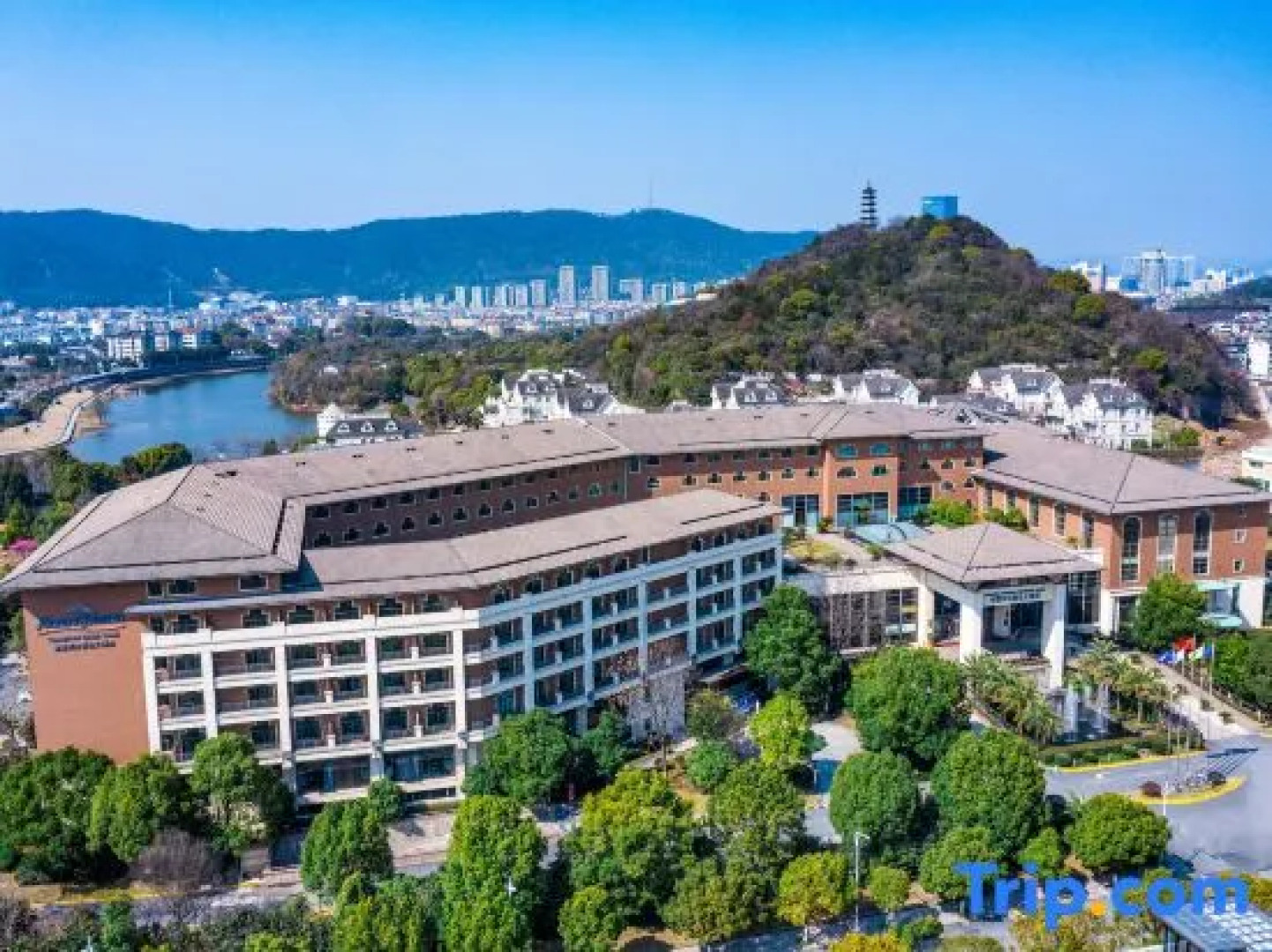 Howard Johnson Tongfang Plaza Zhuji