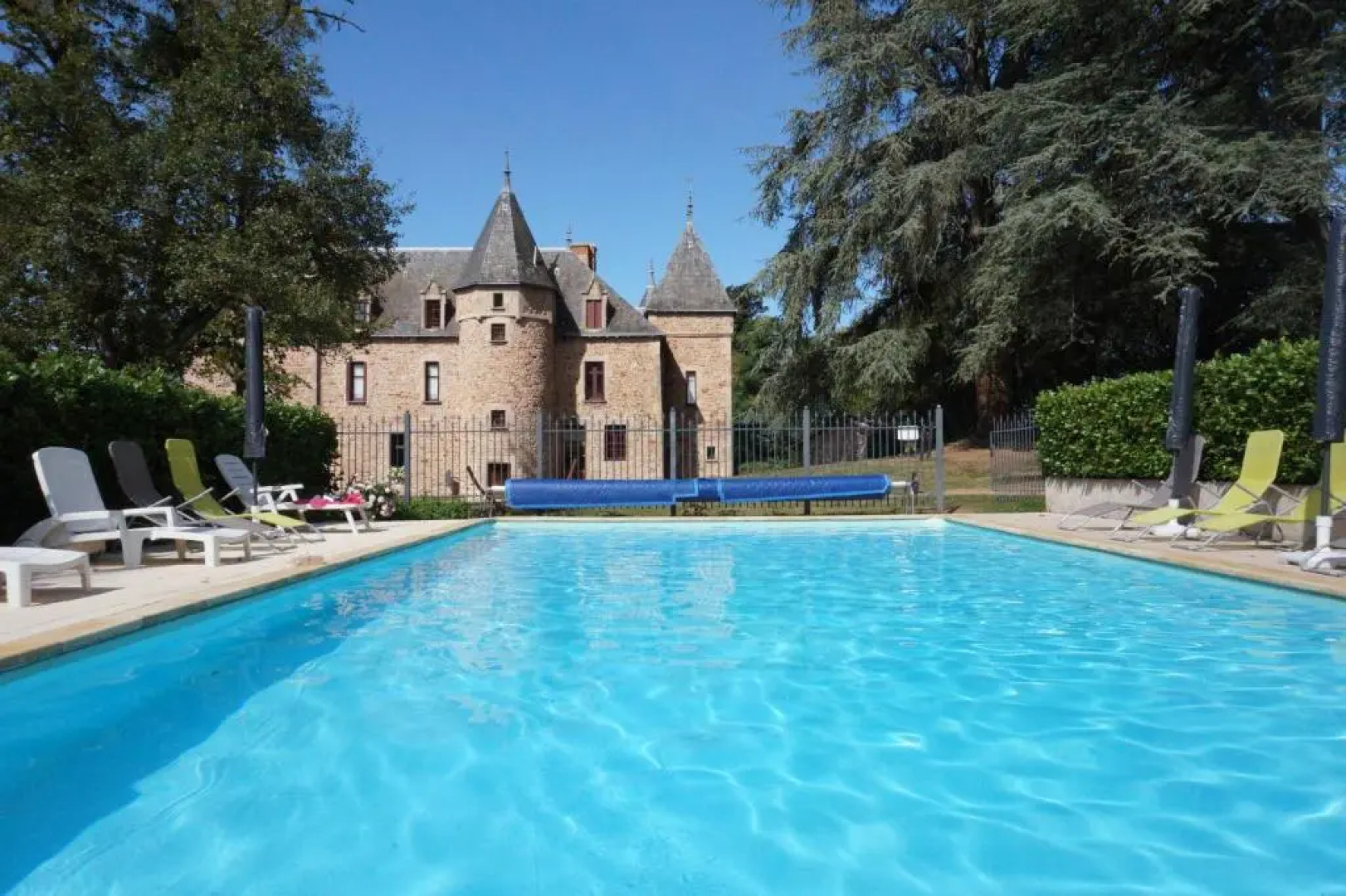 Château de Bussolles & 2 gîtes