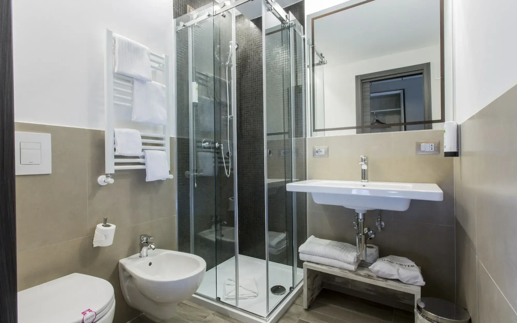 Отель The Guardian