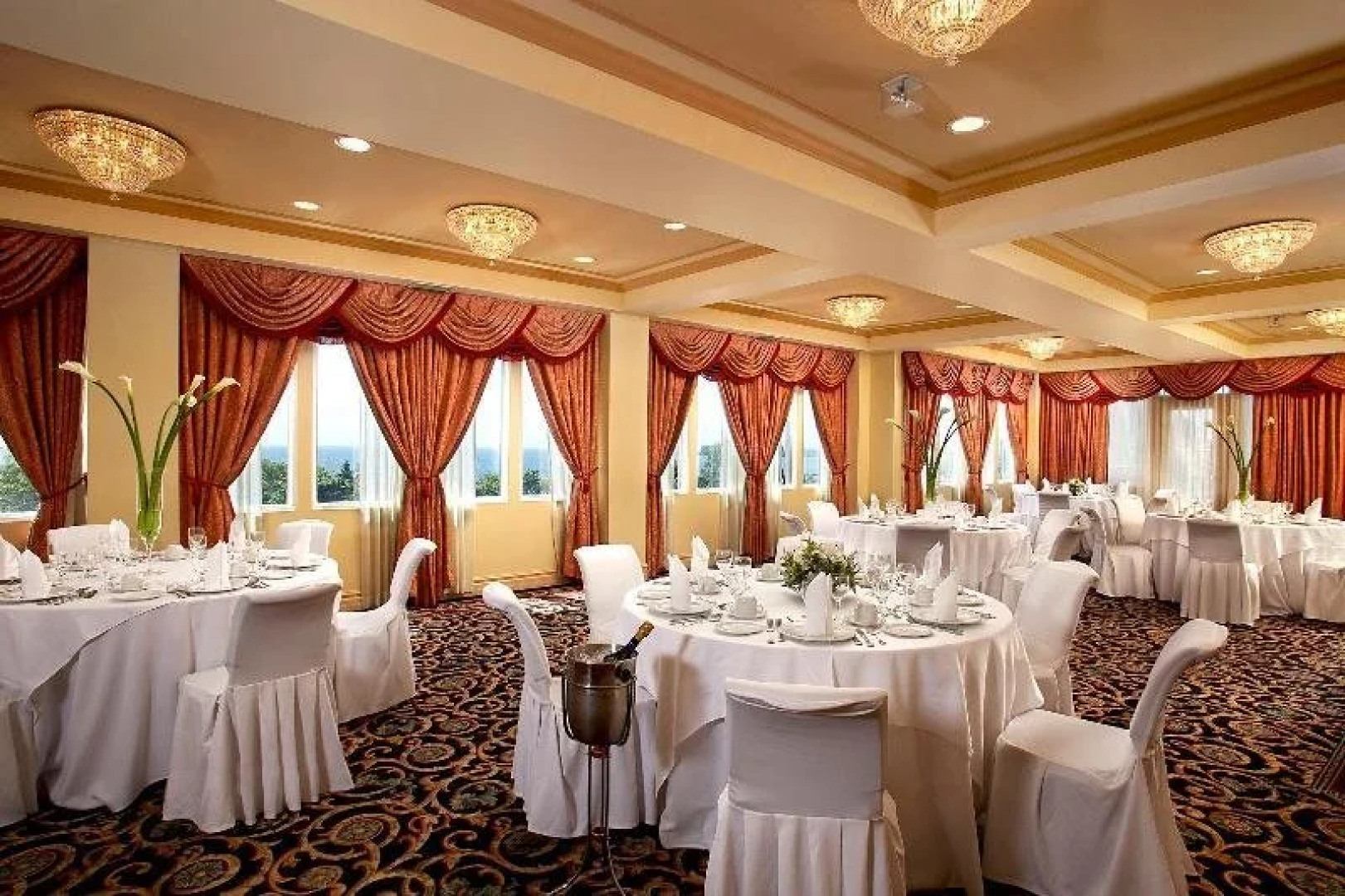 Four Points by Sheraton Toronto Lakeshore