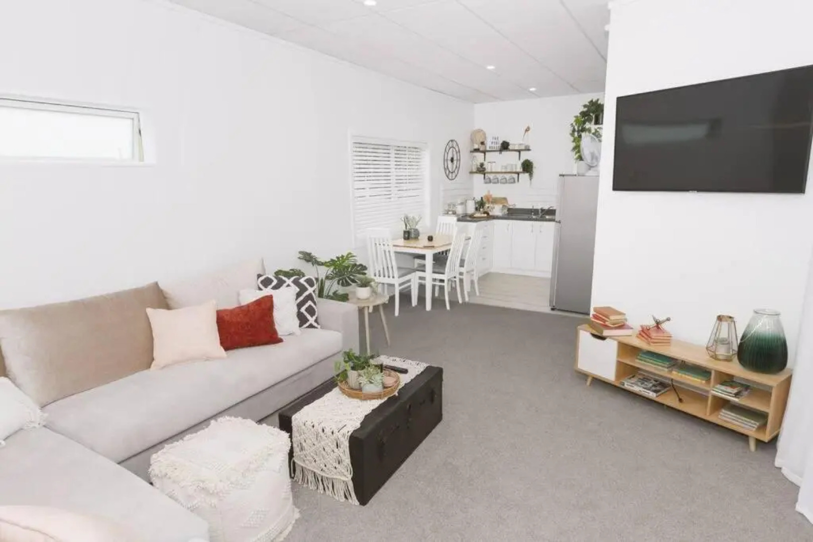 The Pool House, Romantic Country, King Bed