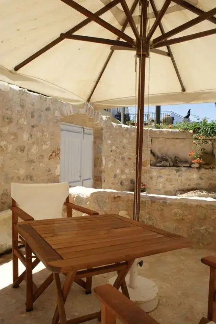 To Karavi Guesthouse