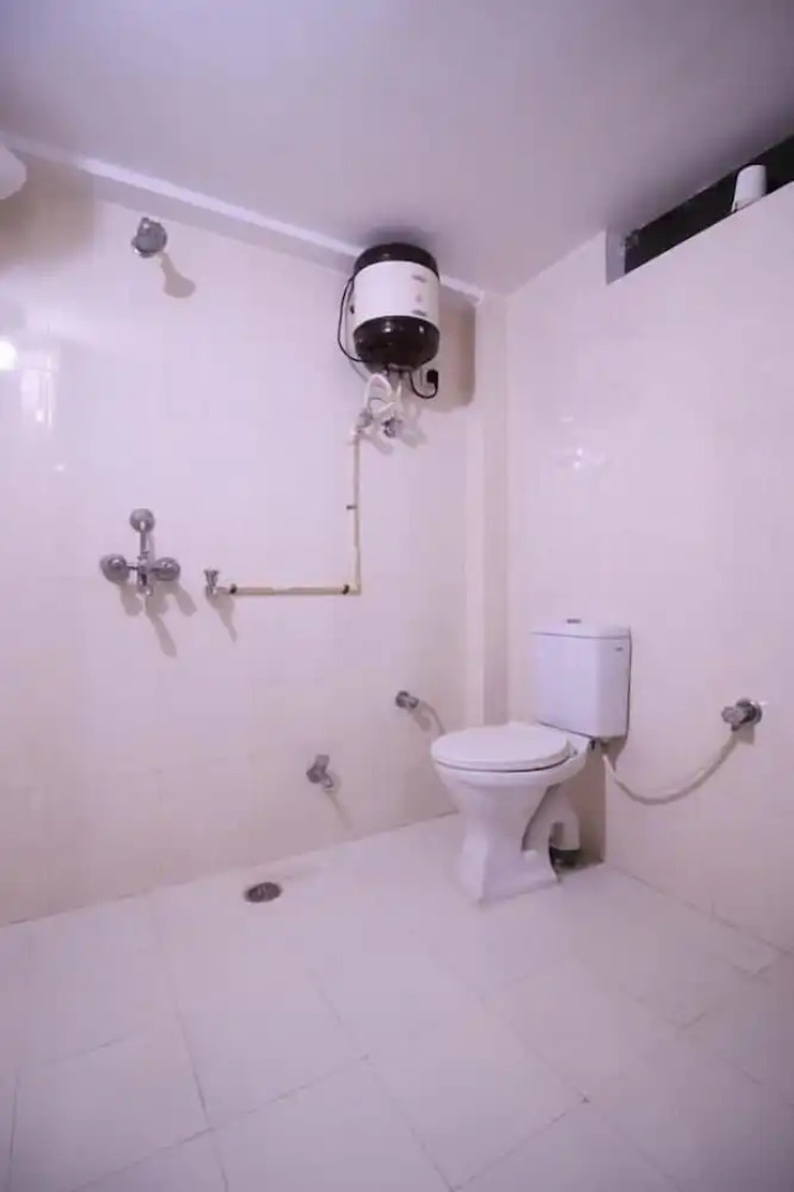 ADB Rooms Hotel Sahiwa