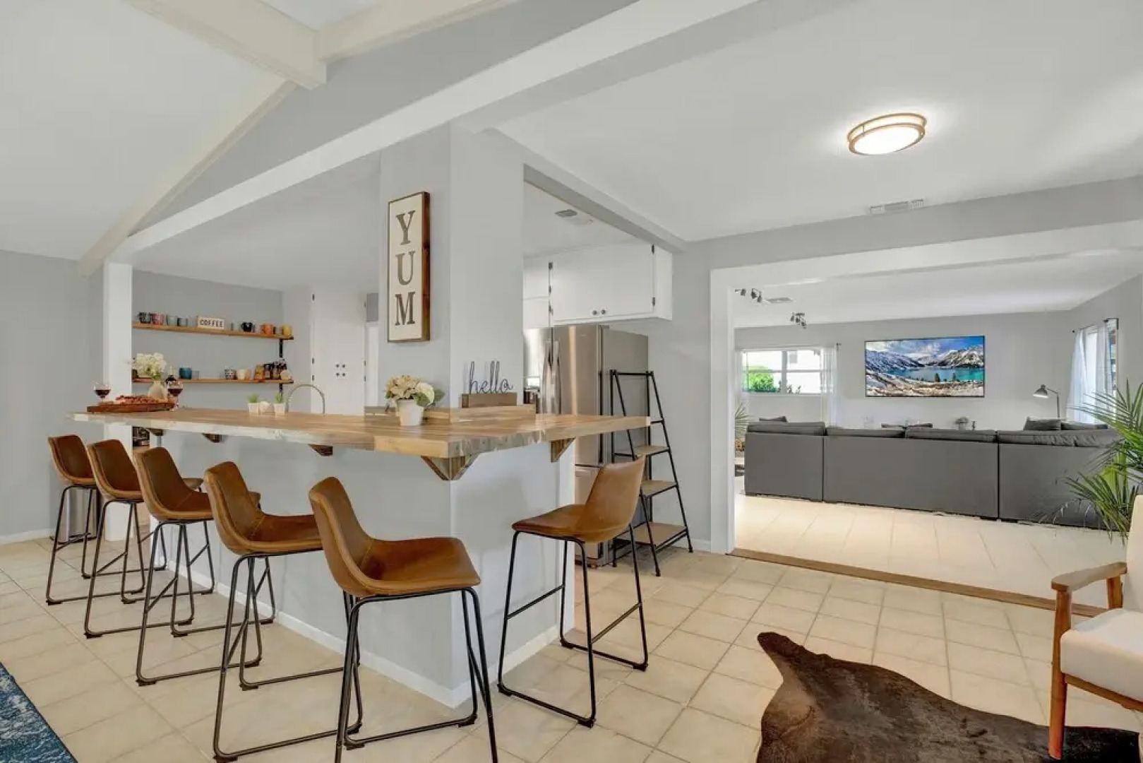 Huge Luxury Home Hot Tub and Sauna 2 mi to Dwntn