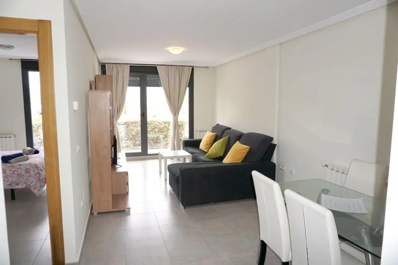 House With 2 Bedrooms in Cudón, With Enclosed Garden Near the Beach