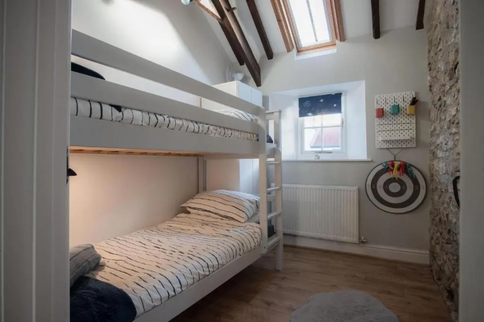 The Old Stables - 3 Bedroom Cottage - Angle