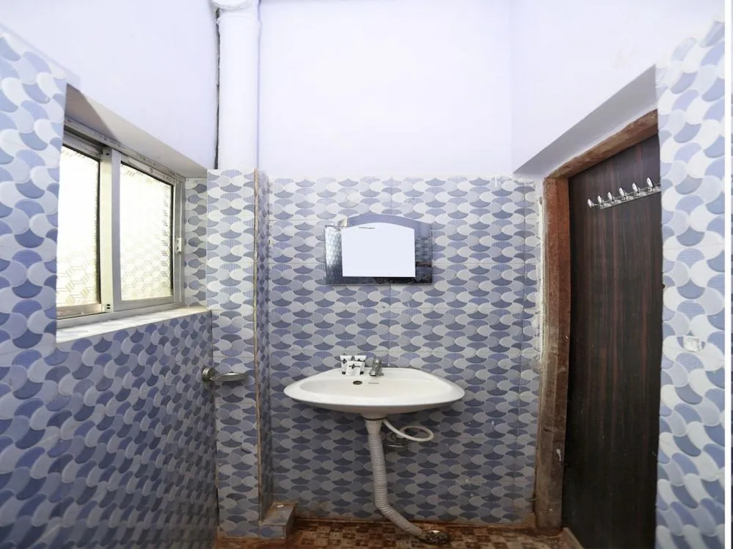 Spot On 45392 Maa Tara Hotel