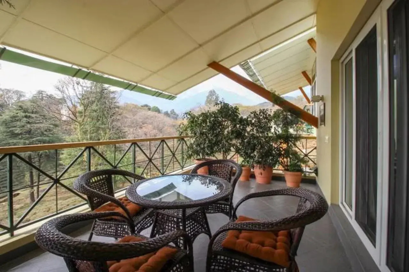 Lamrin Norwood Green Palampur