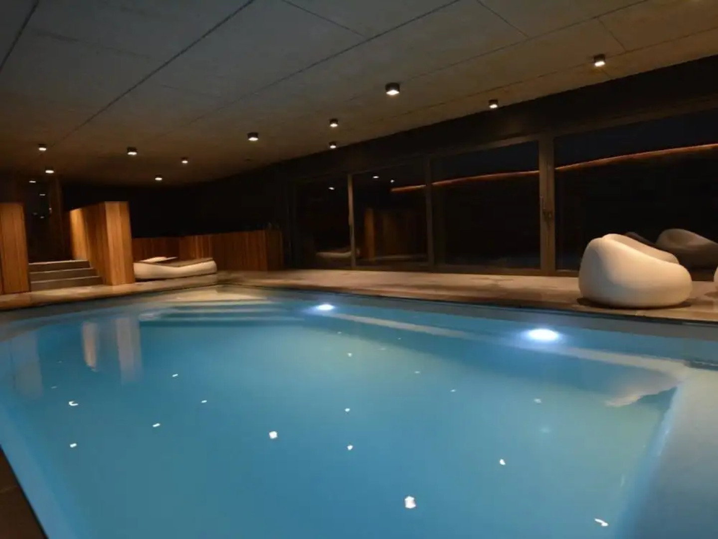 Luxurious Villa With Swimming Pool in La Roche