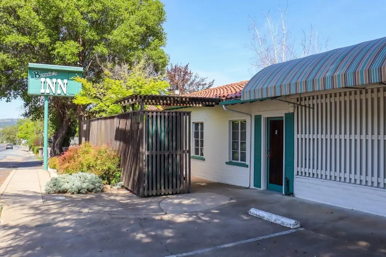 The Bonnie Inn Unit 5 With Breakfast Nook
