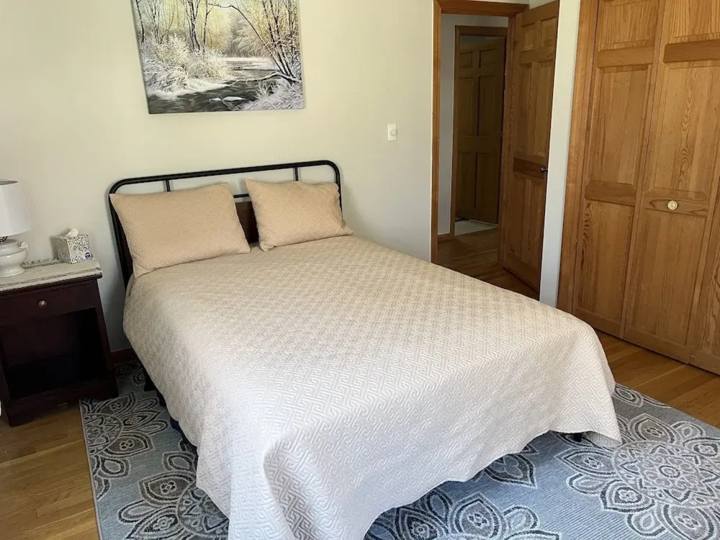 Charming Cottage Amidst Majestic Peaks 3 Bedroom Home