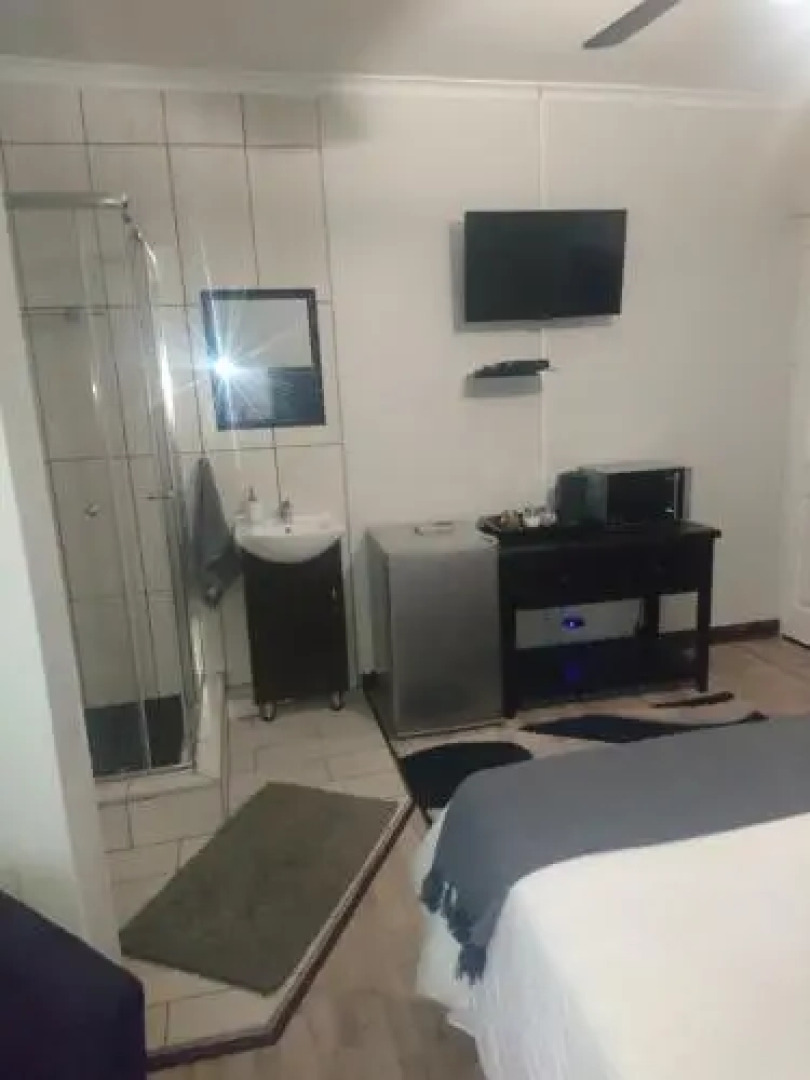 82 on BUREN GUEST HOUSE