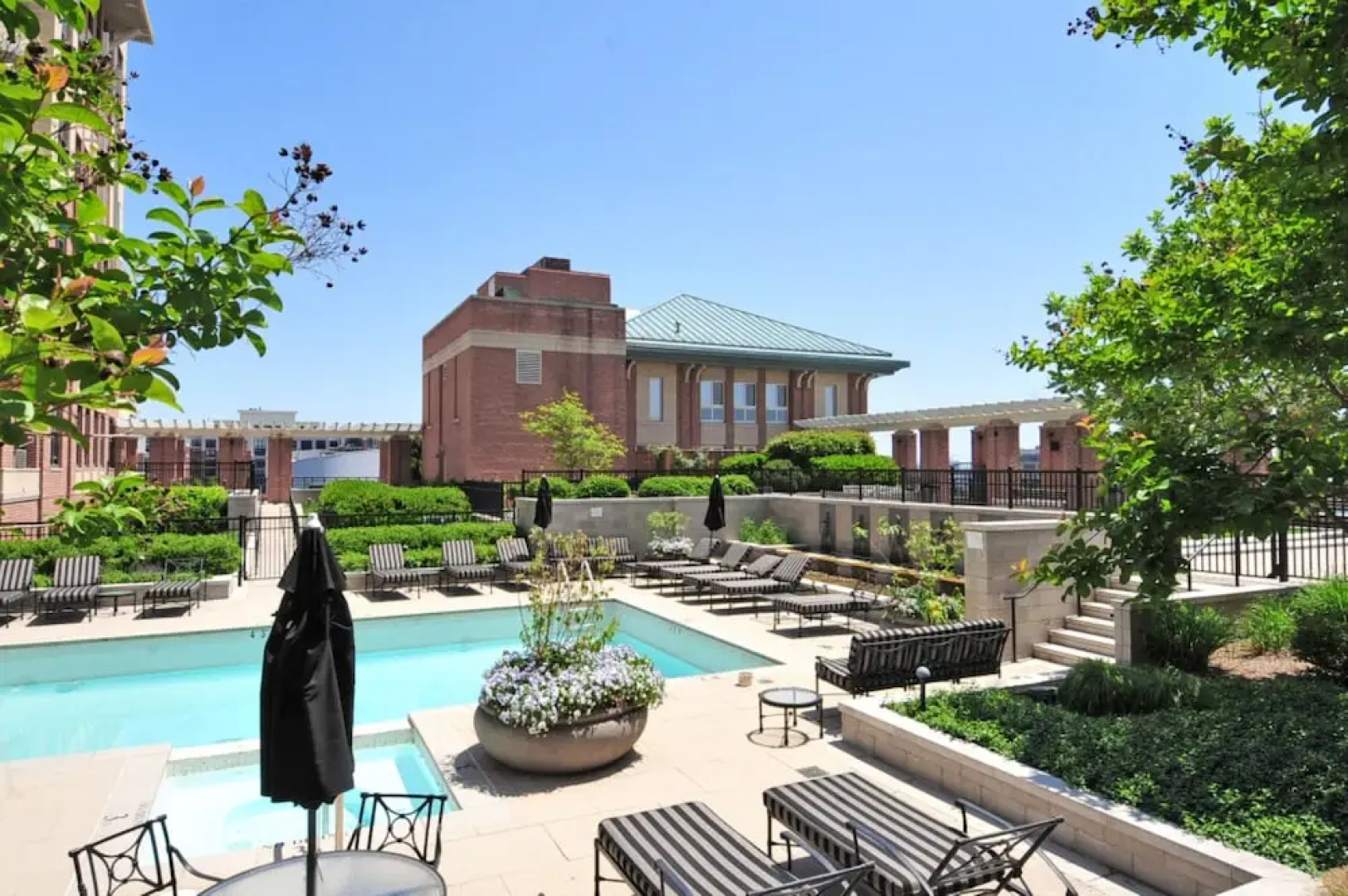 Global Luxury Suites at Harbor East