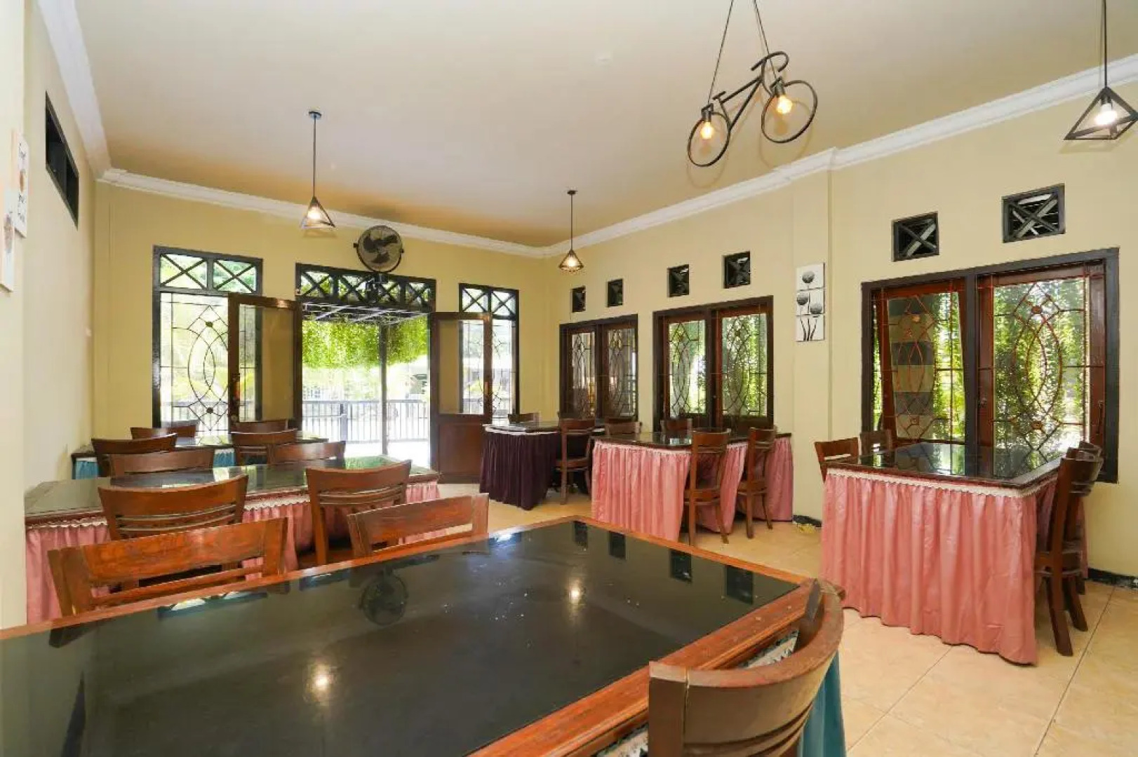 OYO 2715 Hotel Madinah Syariah