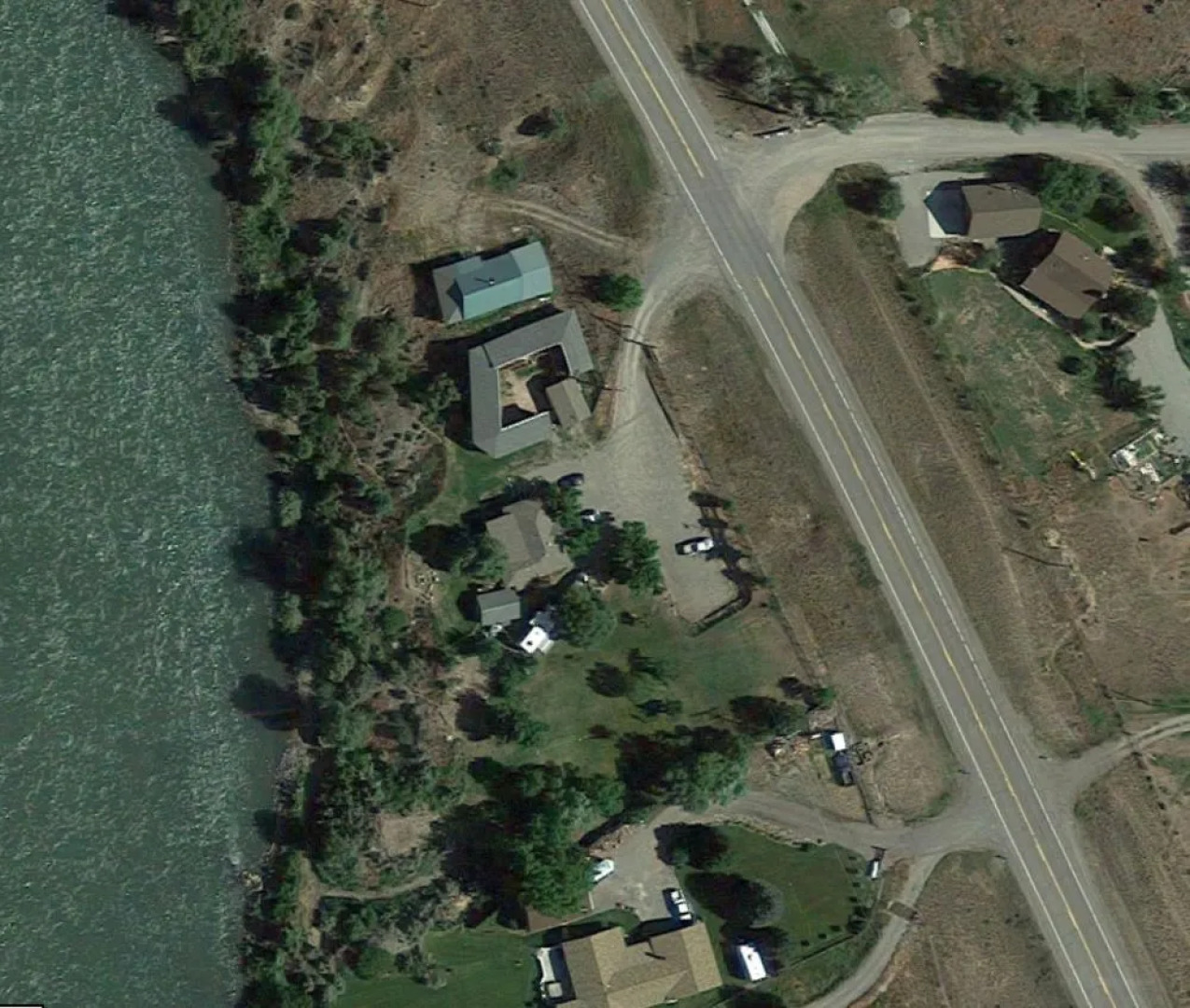 North Yellowstone Lodge and Hostel